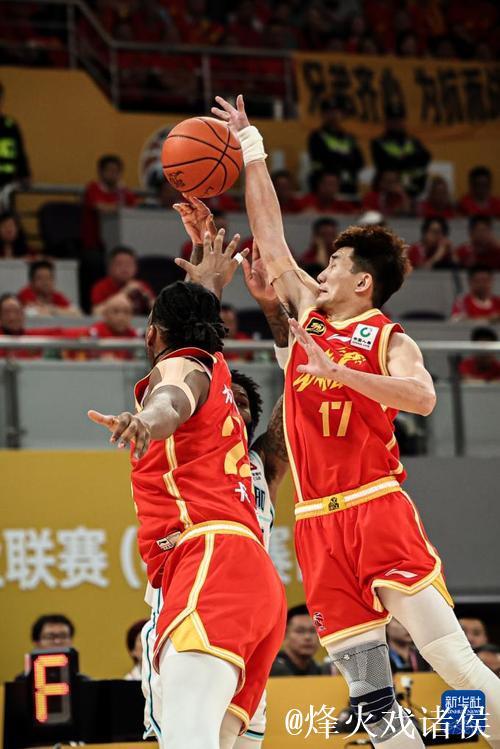 新人表现抢眼 浙江方兴渡全胜晋级 新人表现抢眼 浙江方兴渡全胜晋级